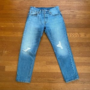 Levi’s 501 straight leg mom jeans💙💙